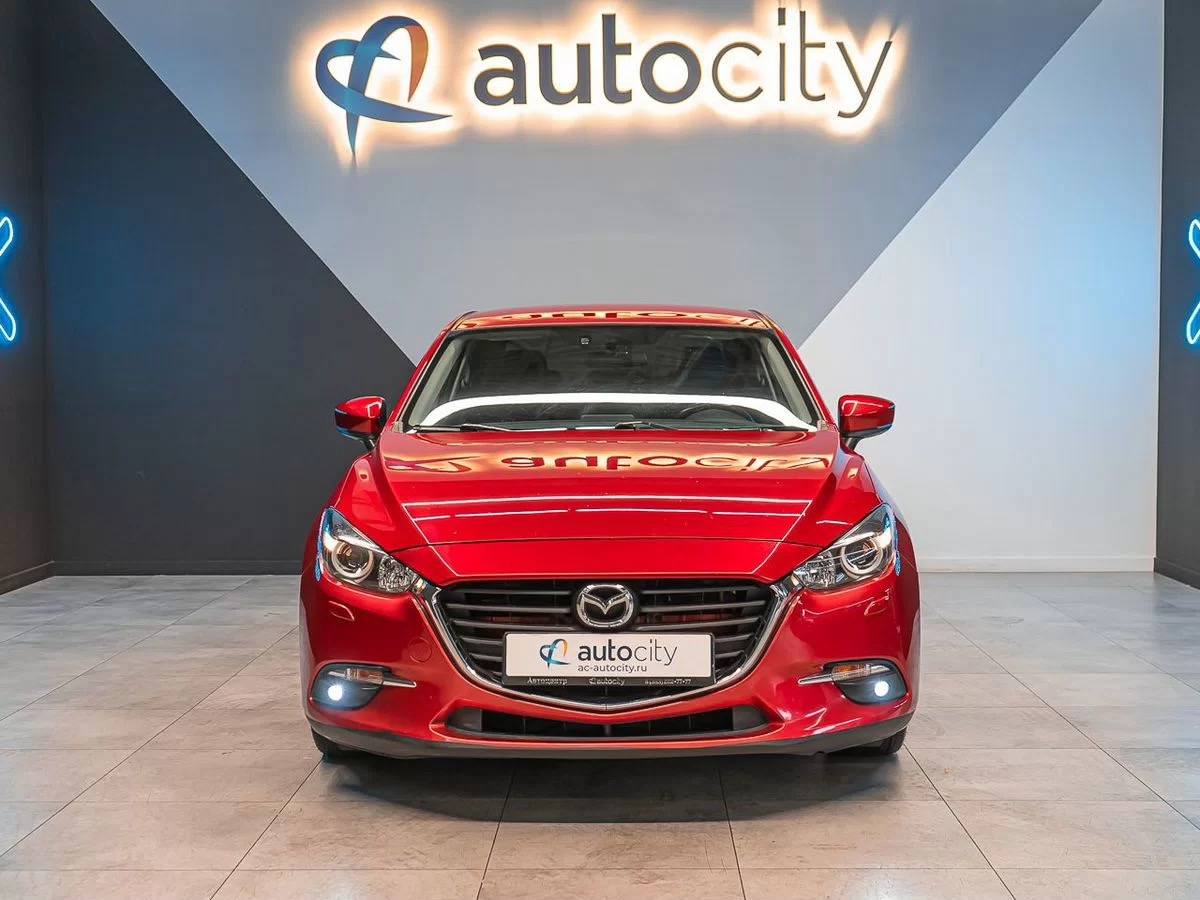 Mazda 3 2018, (Красный) с пробегом 53 777 км в Новосибирске